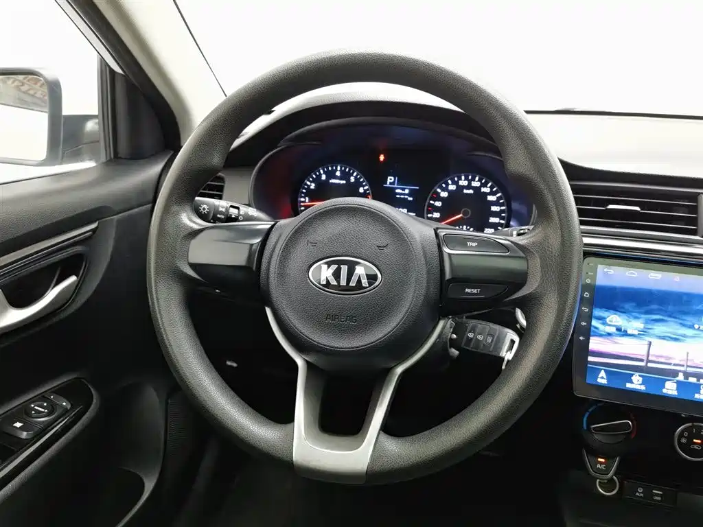 Kia K2 2018 — фото 11
