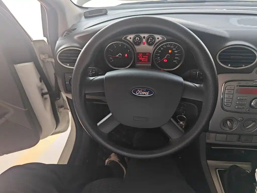 Ford Focus 2016 — фото 11