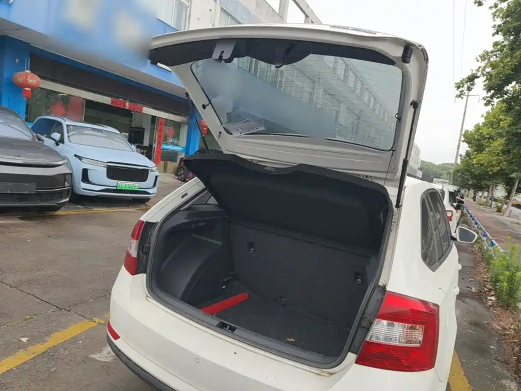 Skoda Rapid Spaceback 2015 — фото 19