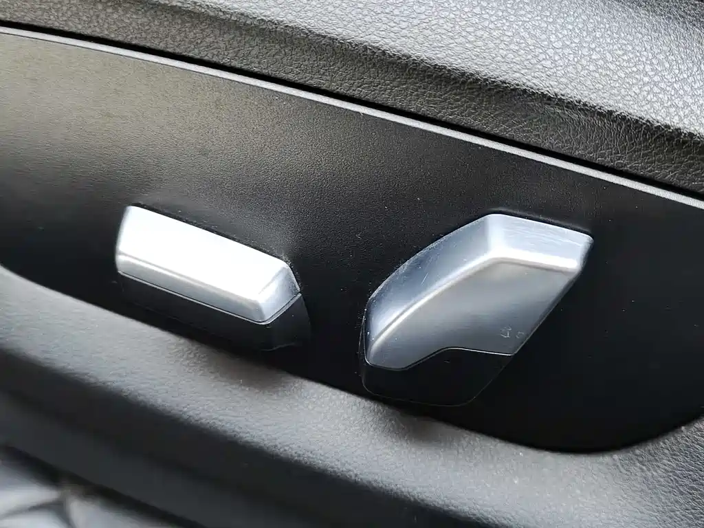 BMW 5 Series 2021 — фото 21