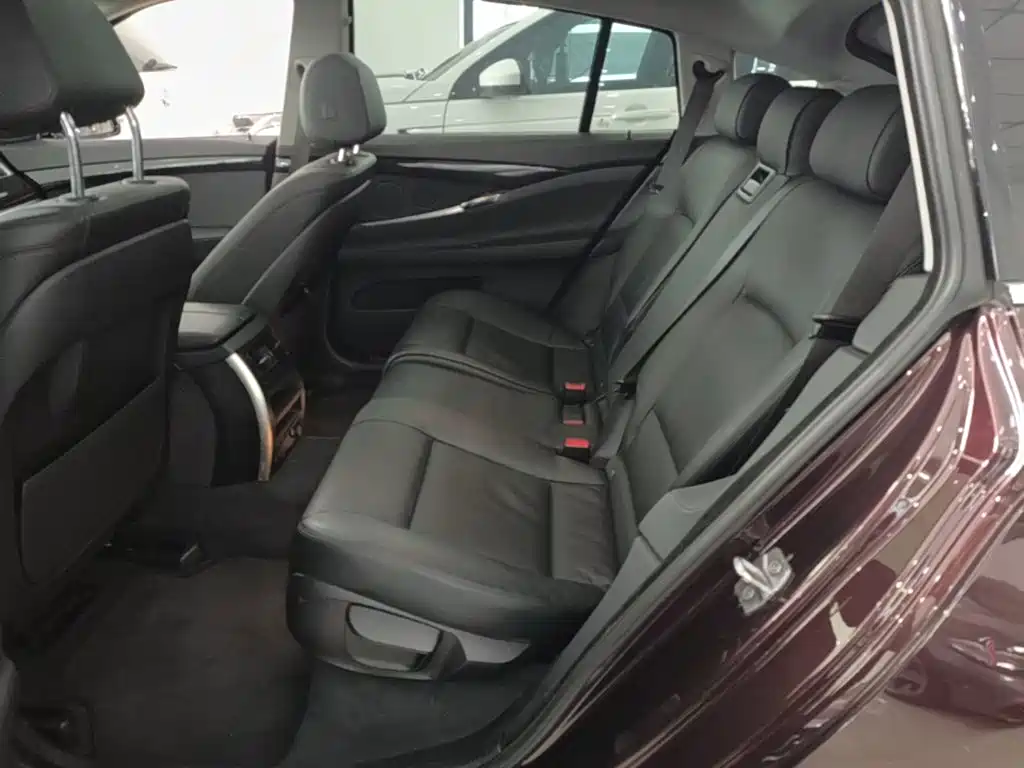 BMW 5 Series GT 2016 — фото 13