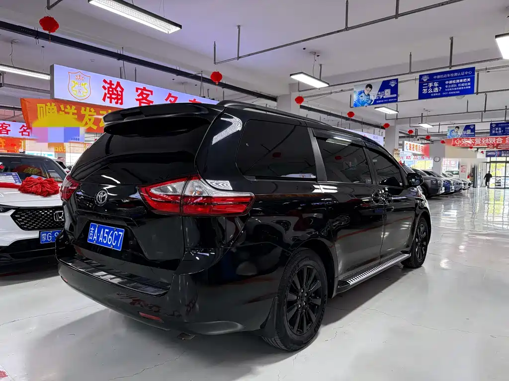 Toyota Sienna 2018 — фото 4