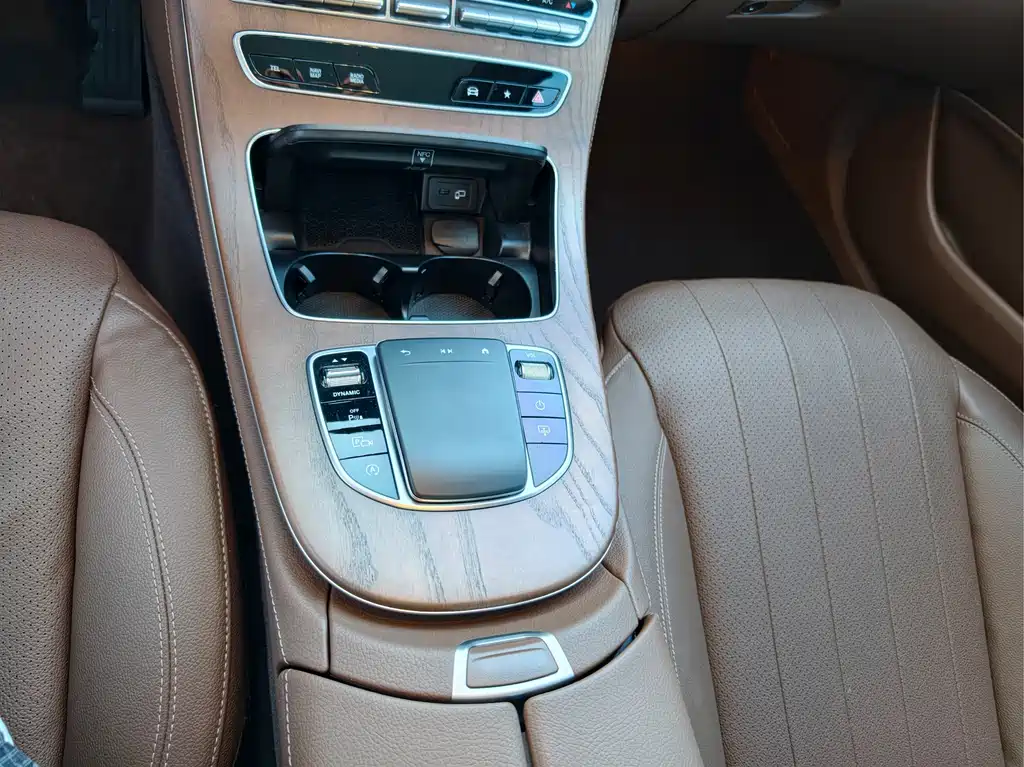 Mercedes-Benz E-Class 2023 — фото 8