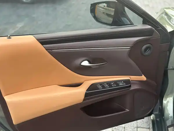 Lexus ES 2021