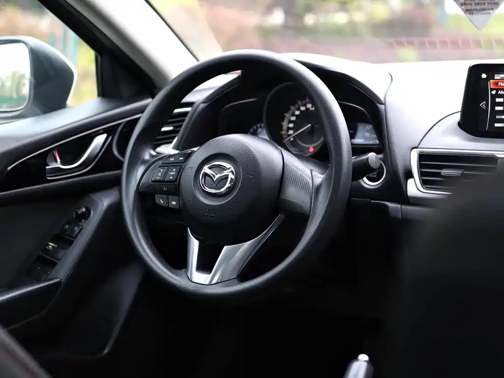 Mazda 3 Axela 2016 — фото 5