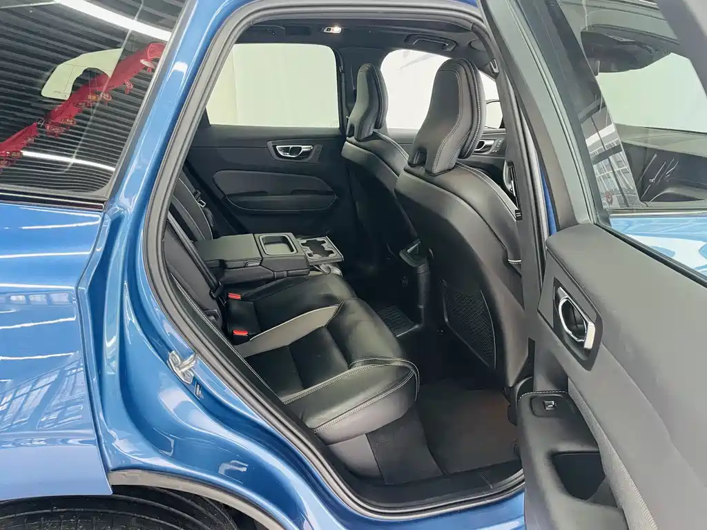 Volvo XC60 PHEV 2020 — фото 12