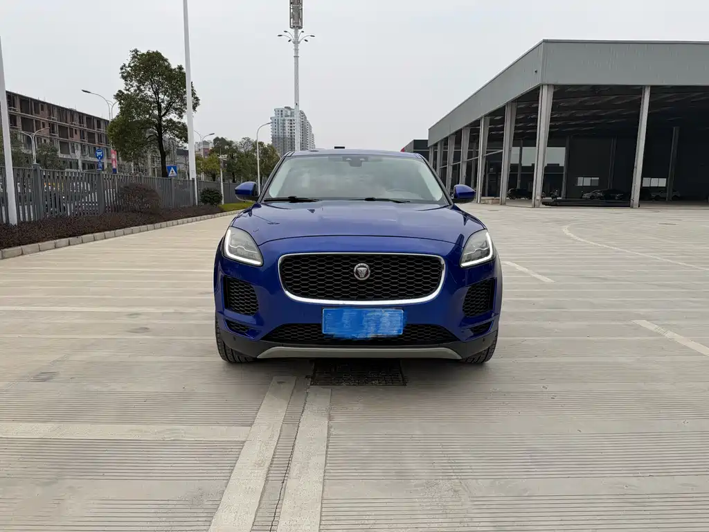 Jaguar E-PACE 2018 — фото 2
