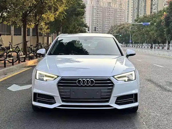 Audi A4L 2018