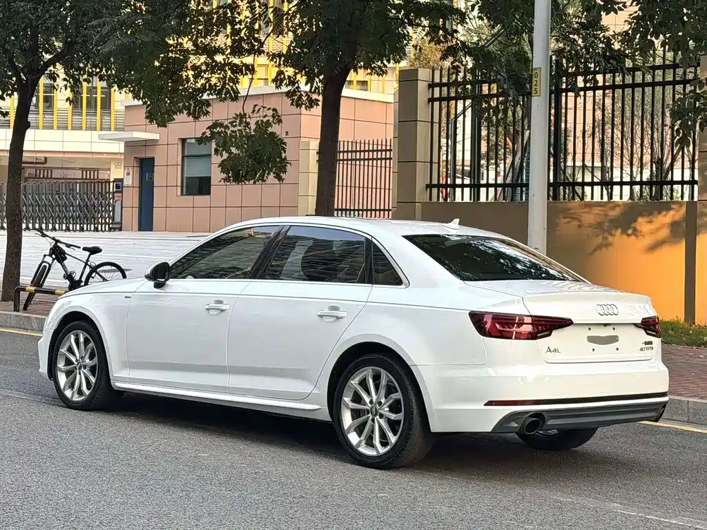 Audi A4L 2018 — фото 8