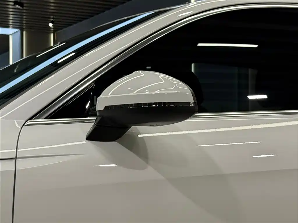 Audi A4L 2023 — фото 13