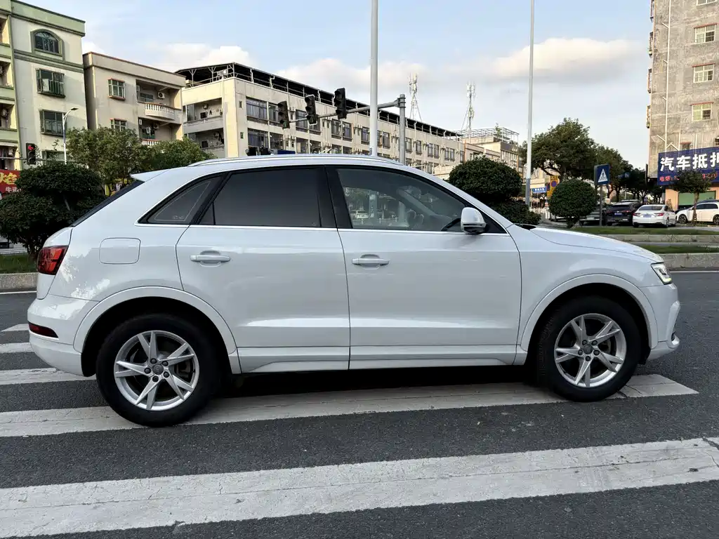 Audi Q3 2018 — фото 21