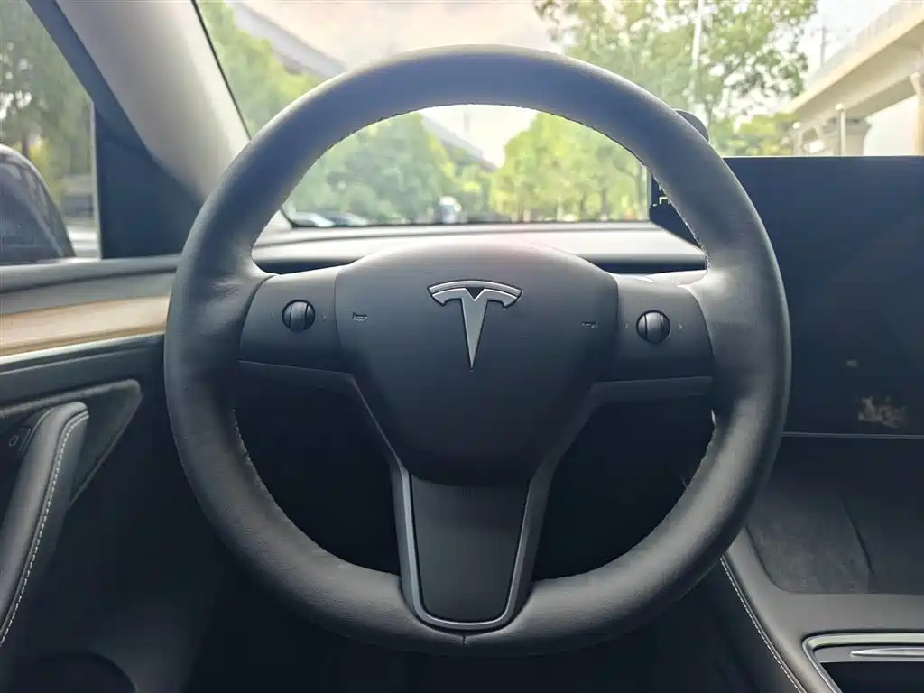 Tesla Model Y 2022 — фото 13
