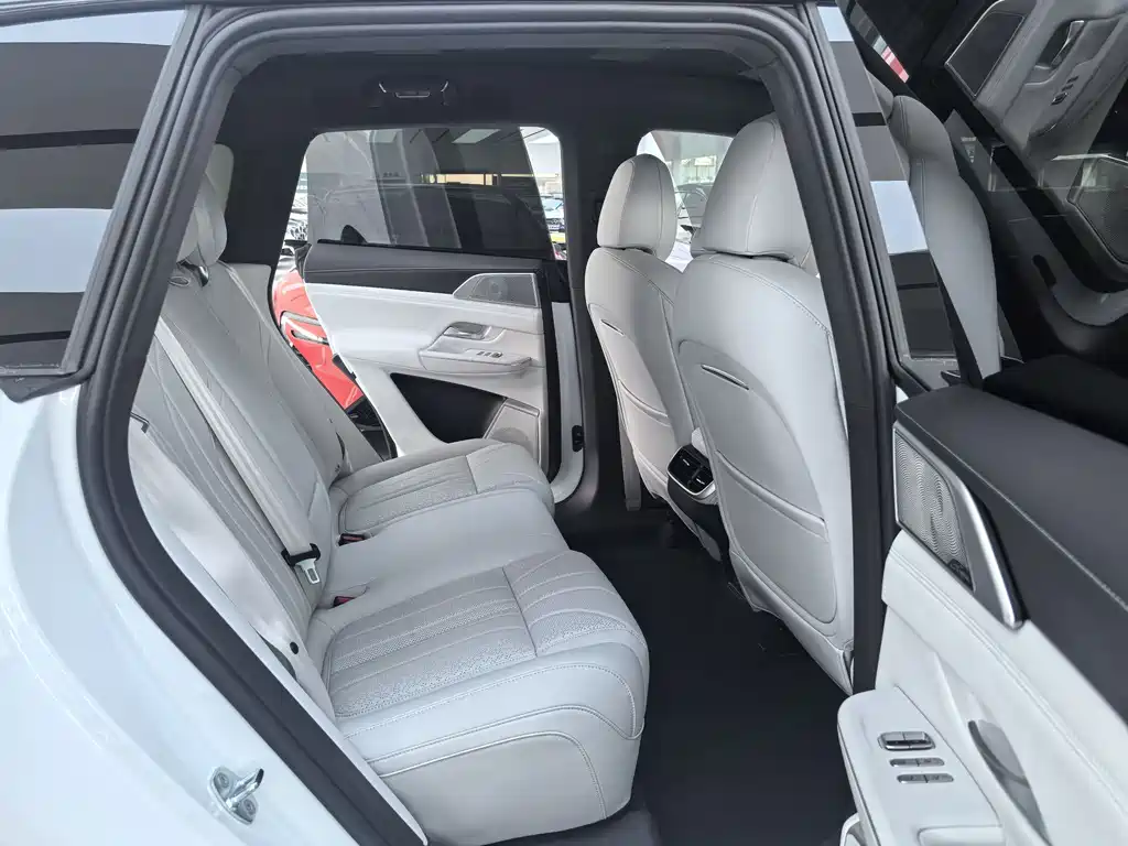 XPeng G9 2025