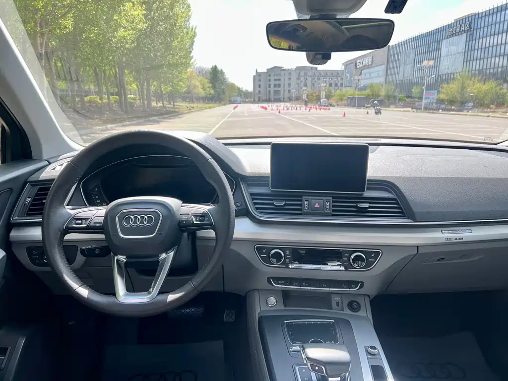 Audi Q5L 2019 — фото 10