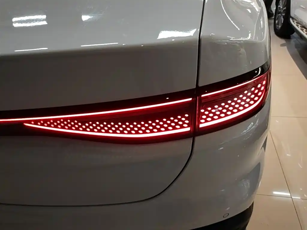 BYD Seal 05 DM-i 2025 — фото 24