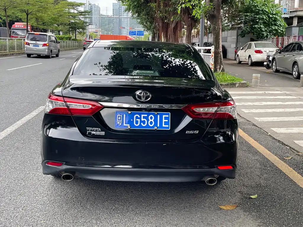 Toyota Camry 2018 — фото 5