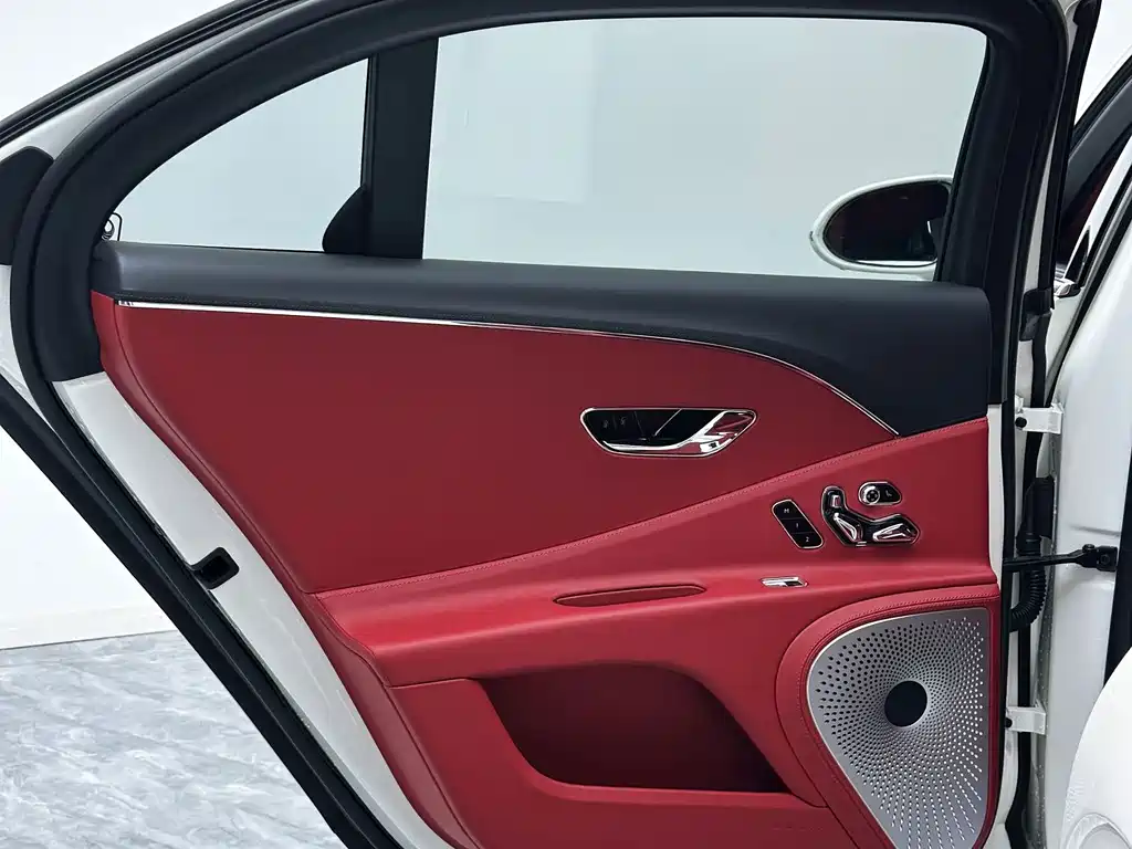 Bentley Flying Spur 2023 — фото 25