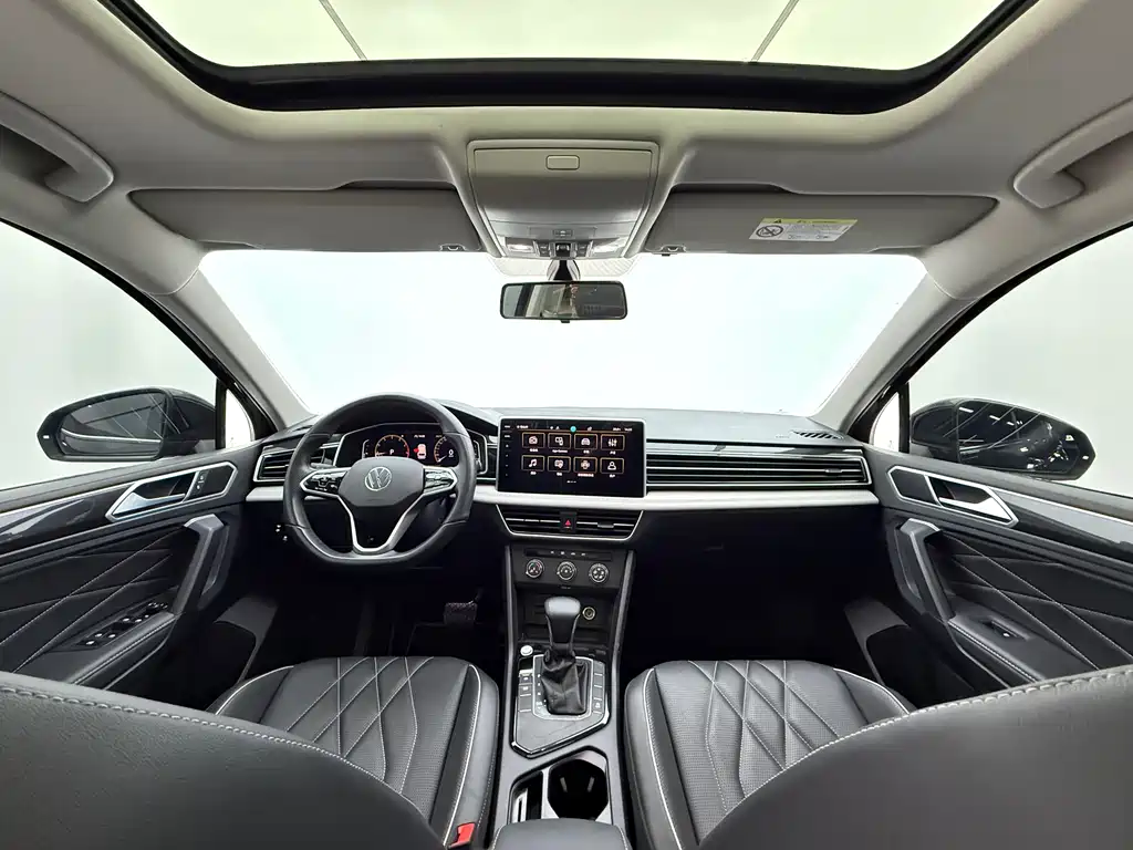 Volkswagen Tiguan L 2023 — фото 10