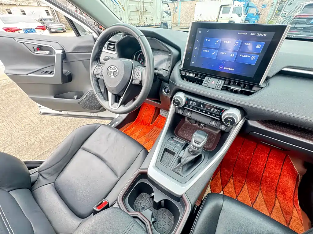 Toyota RAV4 2021 — фото 15