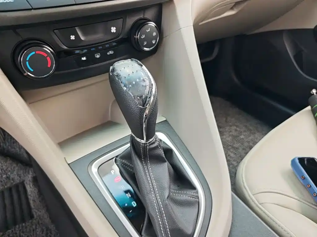 Buick Excelle 2019 — фото 14