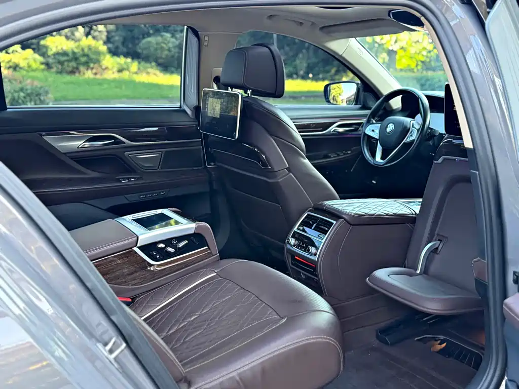 BMW 7 Series 2020 — фото 13