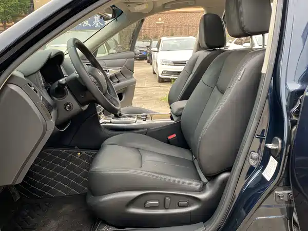 Infiniti Q70 2018