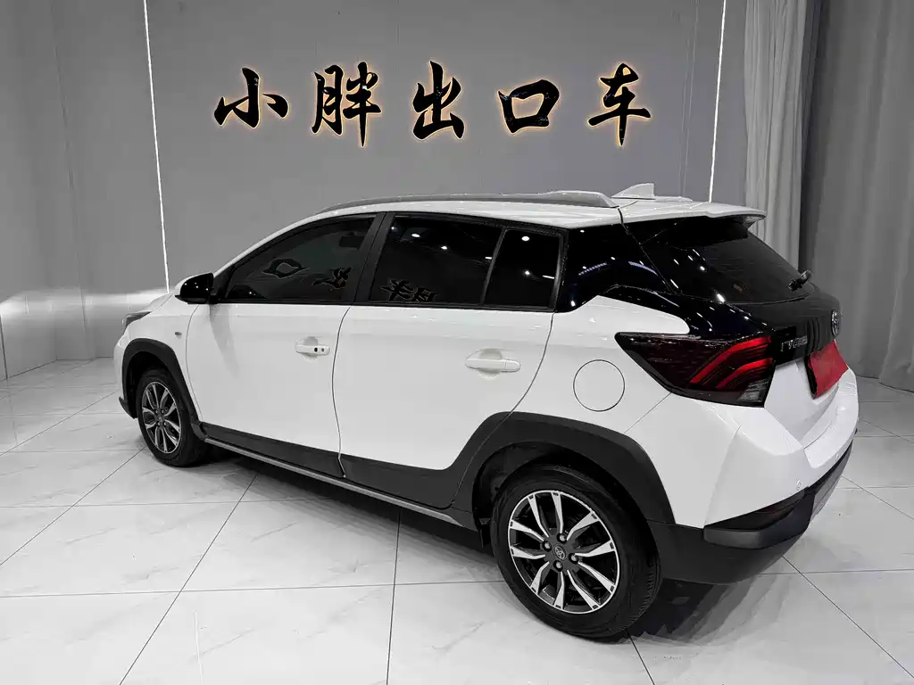 Toyota Yaris L 2022 — фото 6