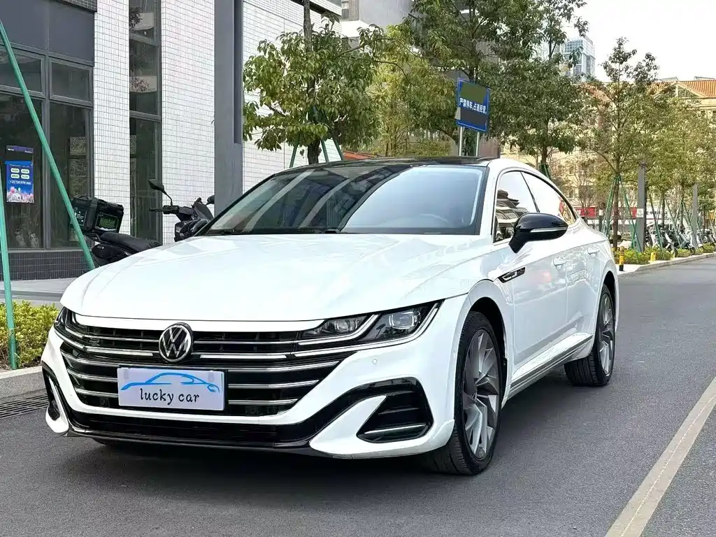Volkswagen CC 2023 — фото 1