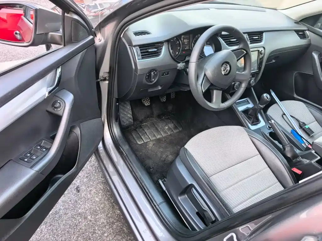 Skoda Octavia 2016 — фото 23