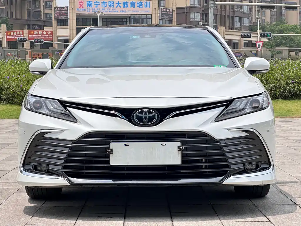 Toyota Camry 2021 — фото 2