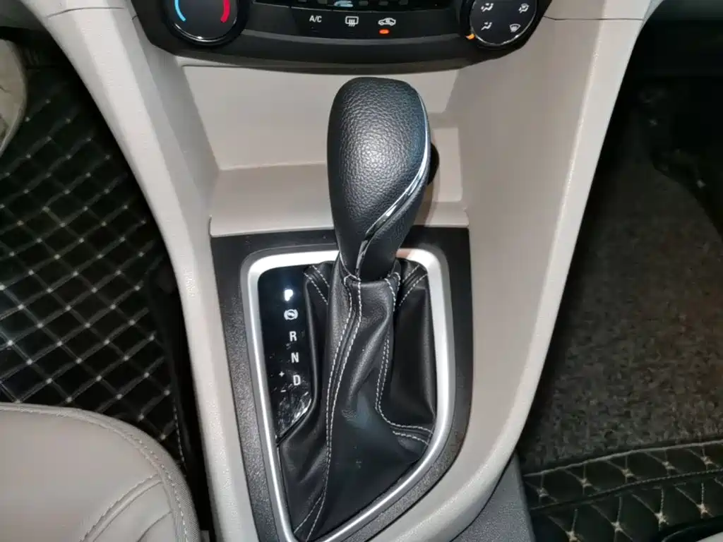 Buick Excelle 2017 — фото 14