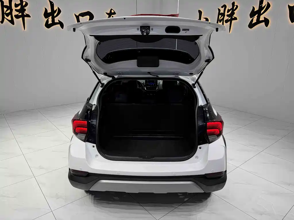 Toyota Yaris L 2022 — фото 16