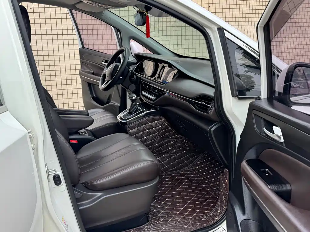 GAC Trumpchi M6 2019 — фото 14