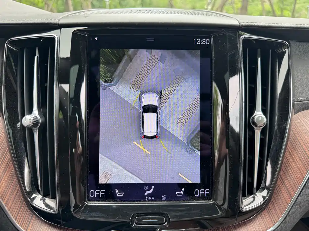 Volvo XC60 2021 — фото 20