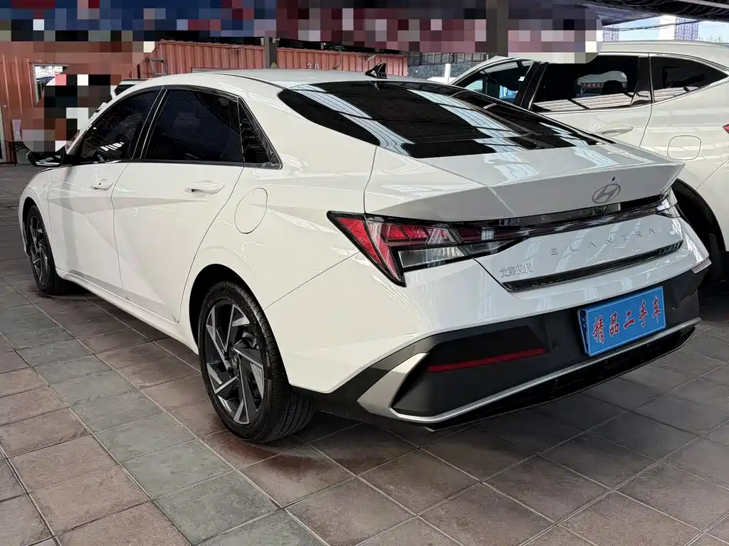 Hyundai Elantra 2023 — фото 4