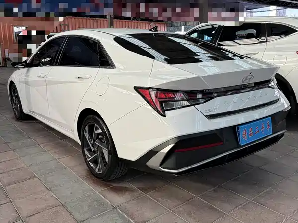 Hyundai Elantra 2023