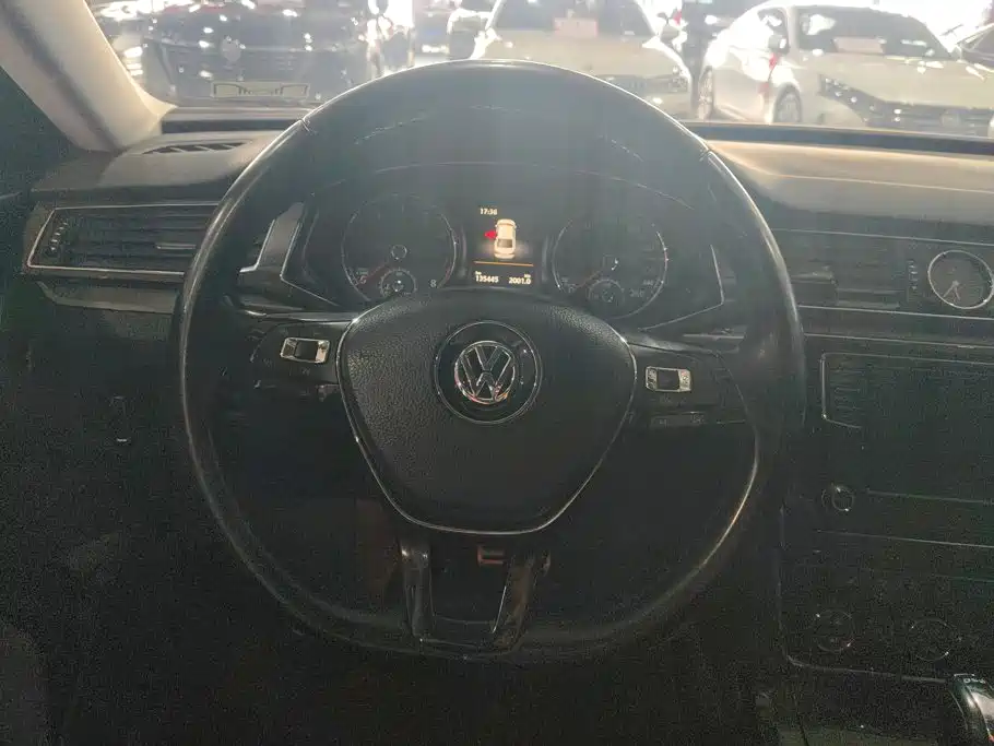 Volkswagen Passat 2016 — фото 15