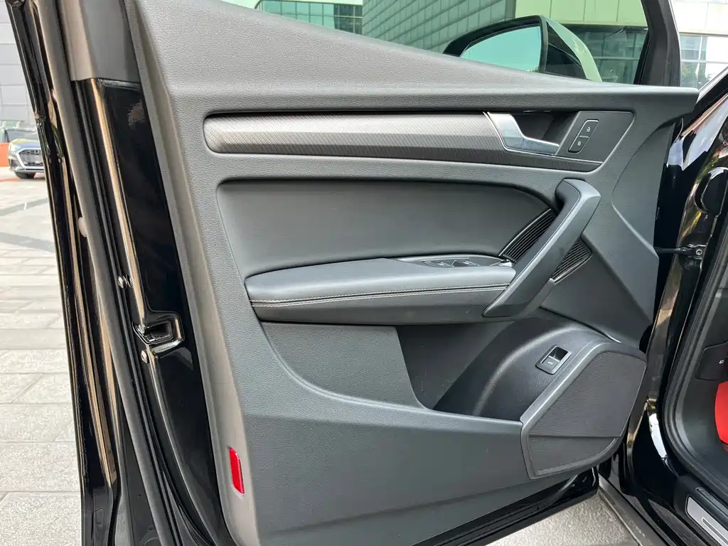 Audi Q5L 2023 — фото 18
