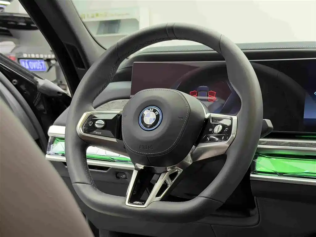 BMW i7 2024 — фото 13