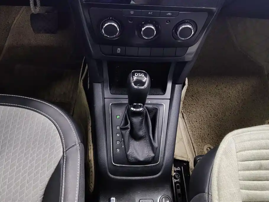 Skoda Yeti 2019 — фото 16