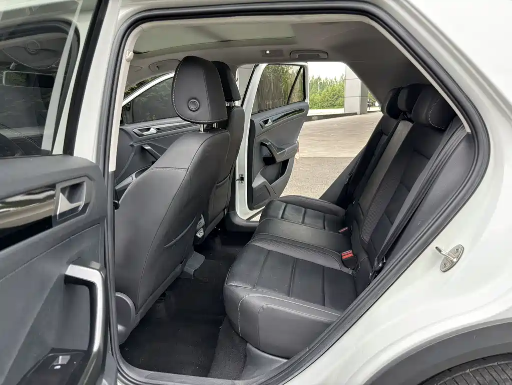 Volkswagen T-Roc 2023 — фото 10