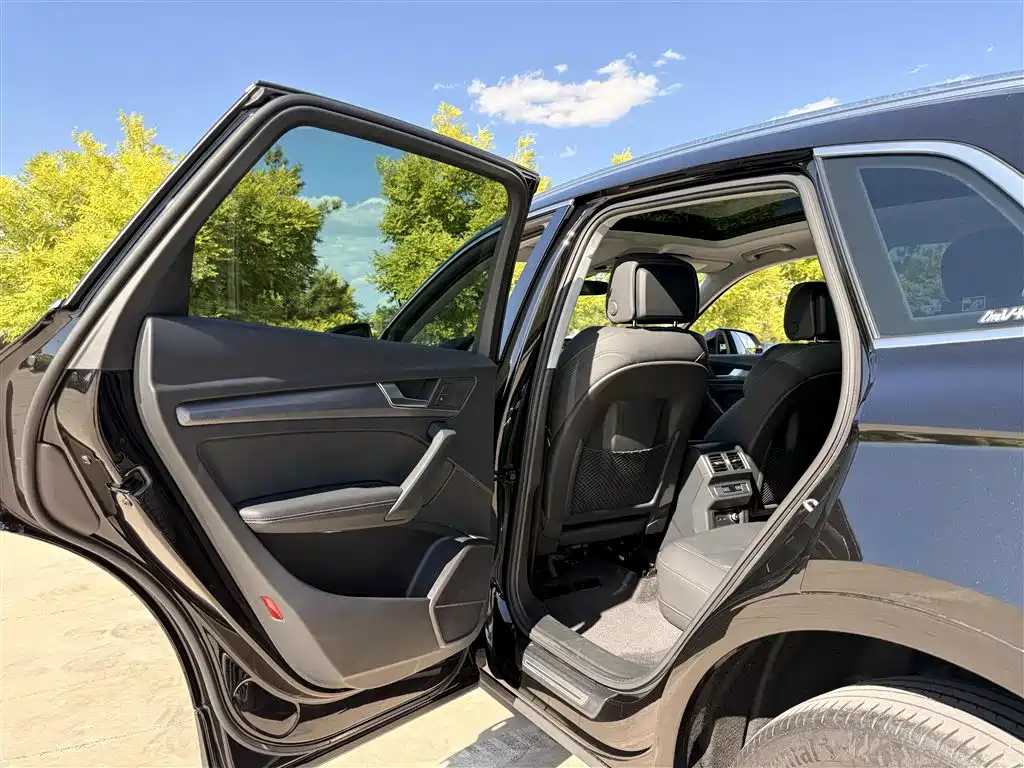 Audi Q5L 2023 — фото 11