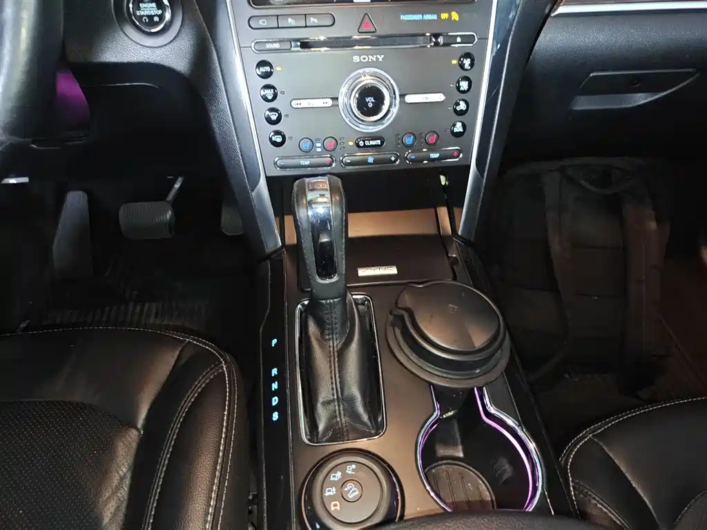 Ford Explorer 2015 — фото 10