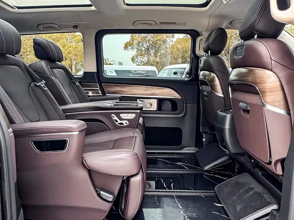 Mercedes-Benz V-Class 2022 — фото 18