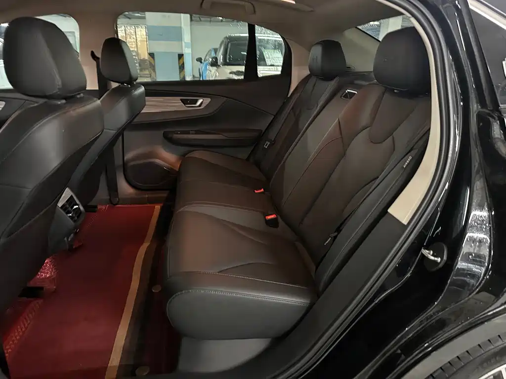 Hongqi E-QM5 2023 — фото 14