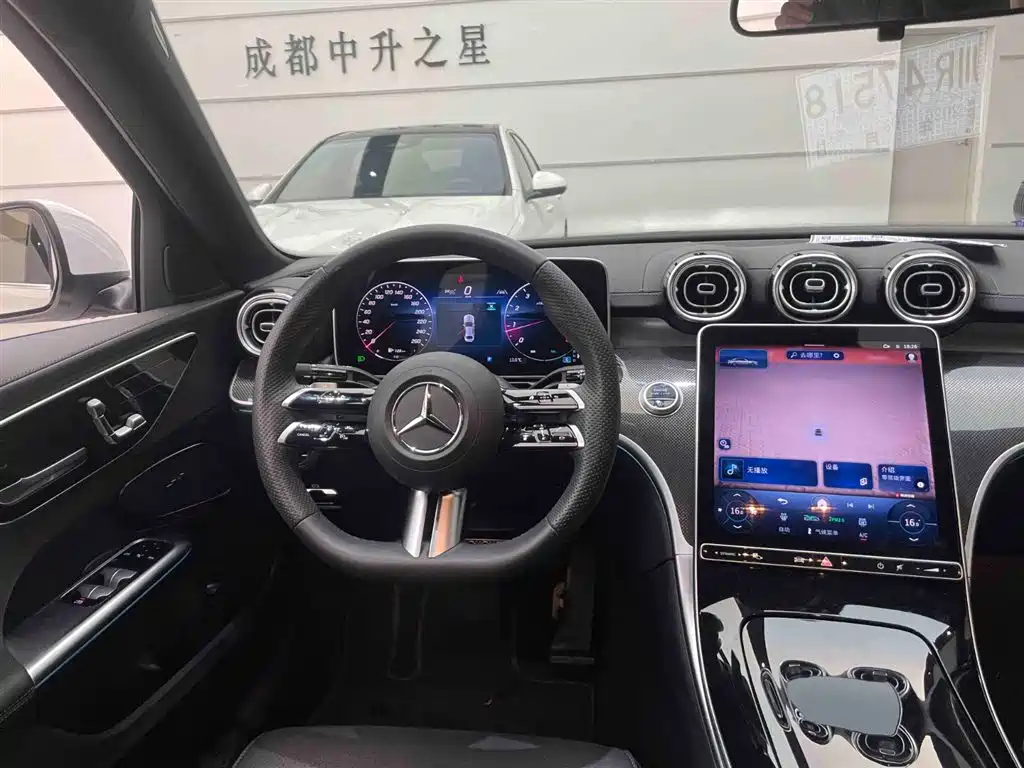 Mercedes-Benz C-Class 2024 — фото 11
