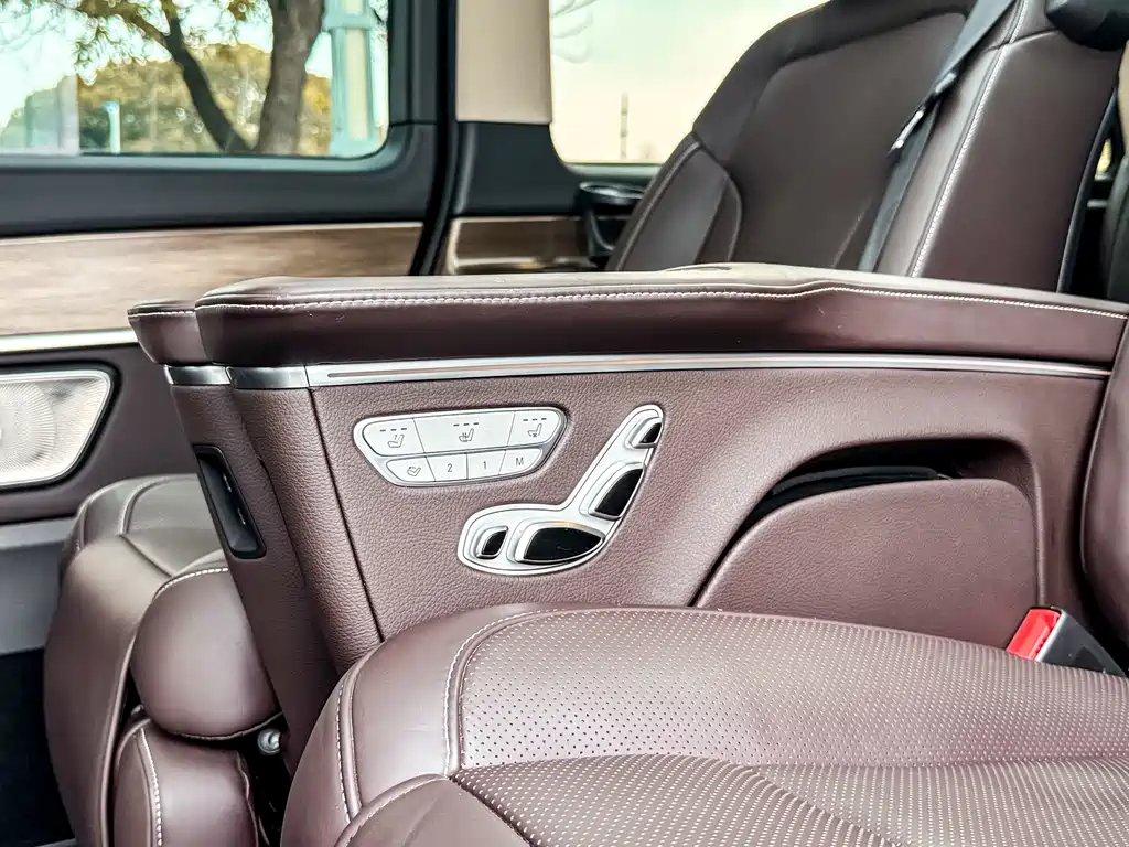 Mercedes-Benz V-Class 2022 — фото 13