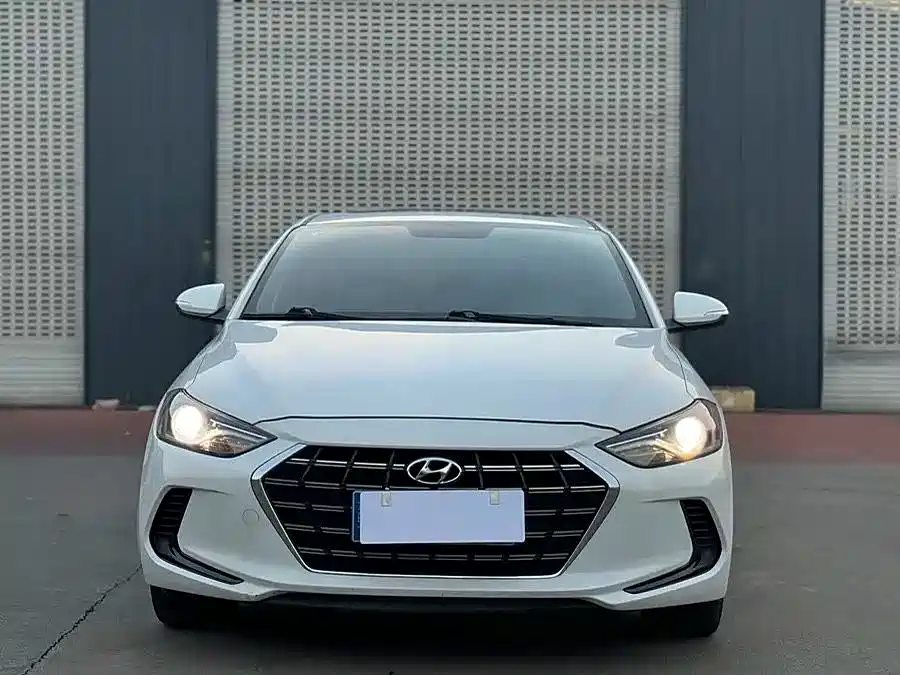 Hyundai Elantra 2020 — фото 3