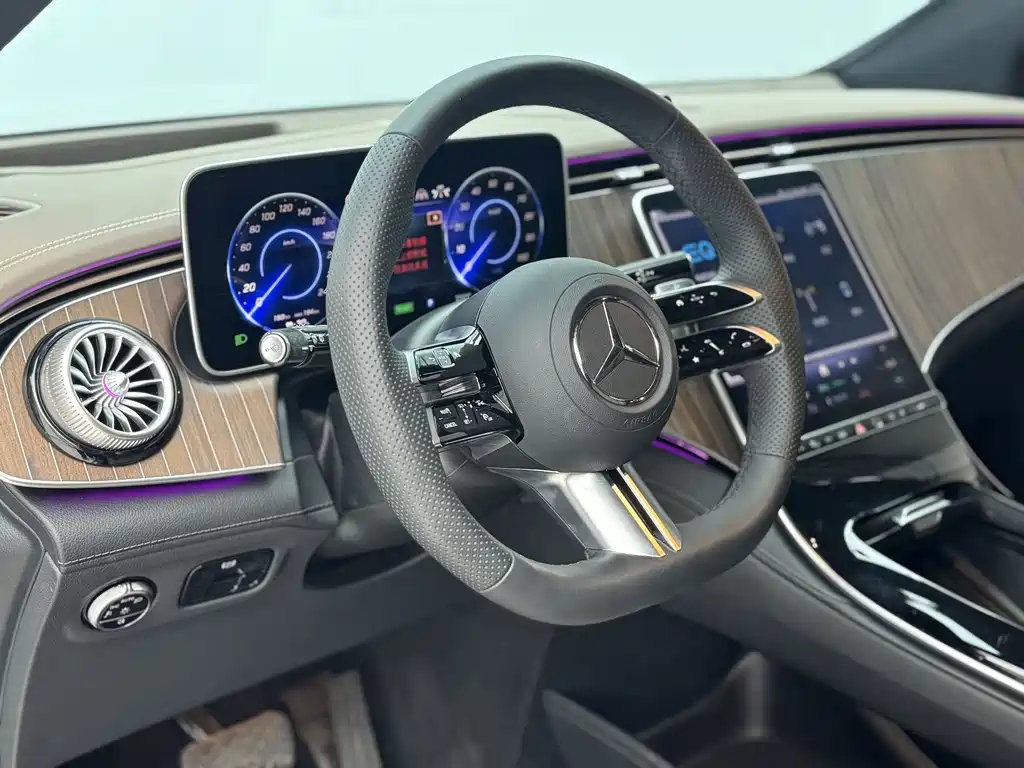 Mercedes-Benz EQE SUV 2024 — фото 13