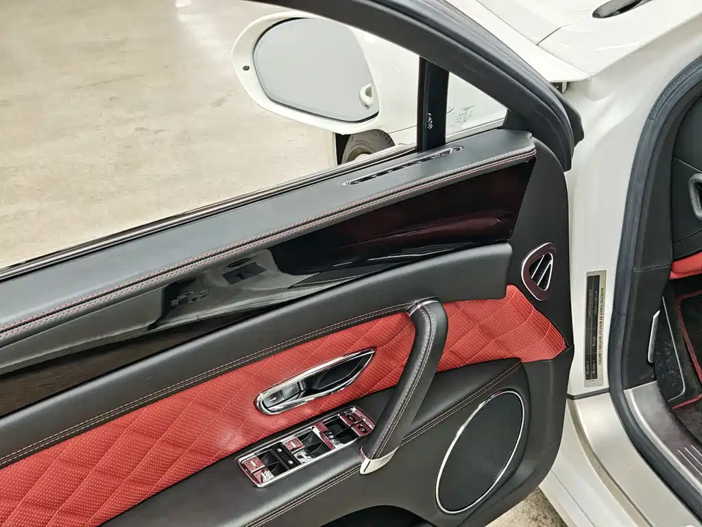 Bentley Flying Spur 2018 — фото 11